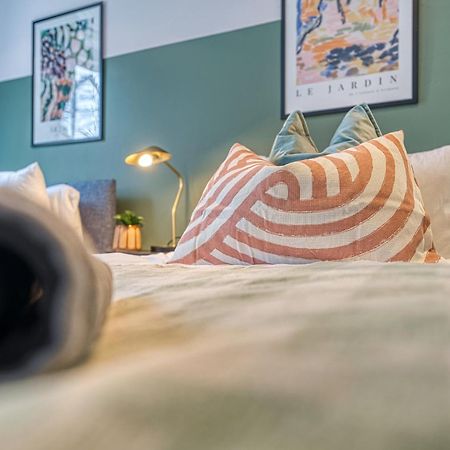 2 Bedroom Stylish Spacious Apt, Sleeps 6, Central Cheltenham, With Free Parking - By Blue Puffin Stays Extérieur photo