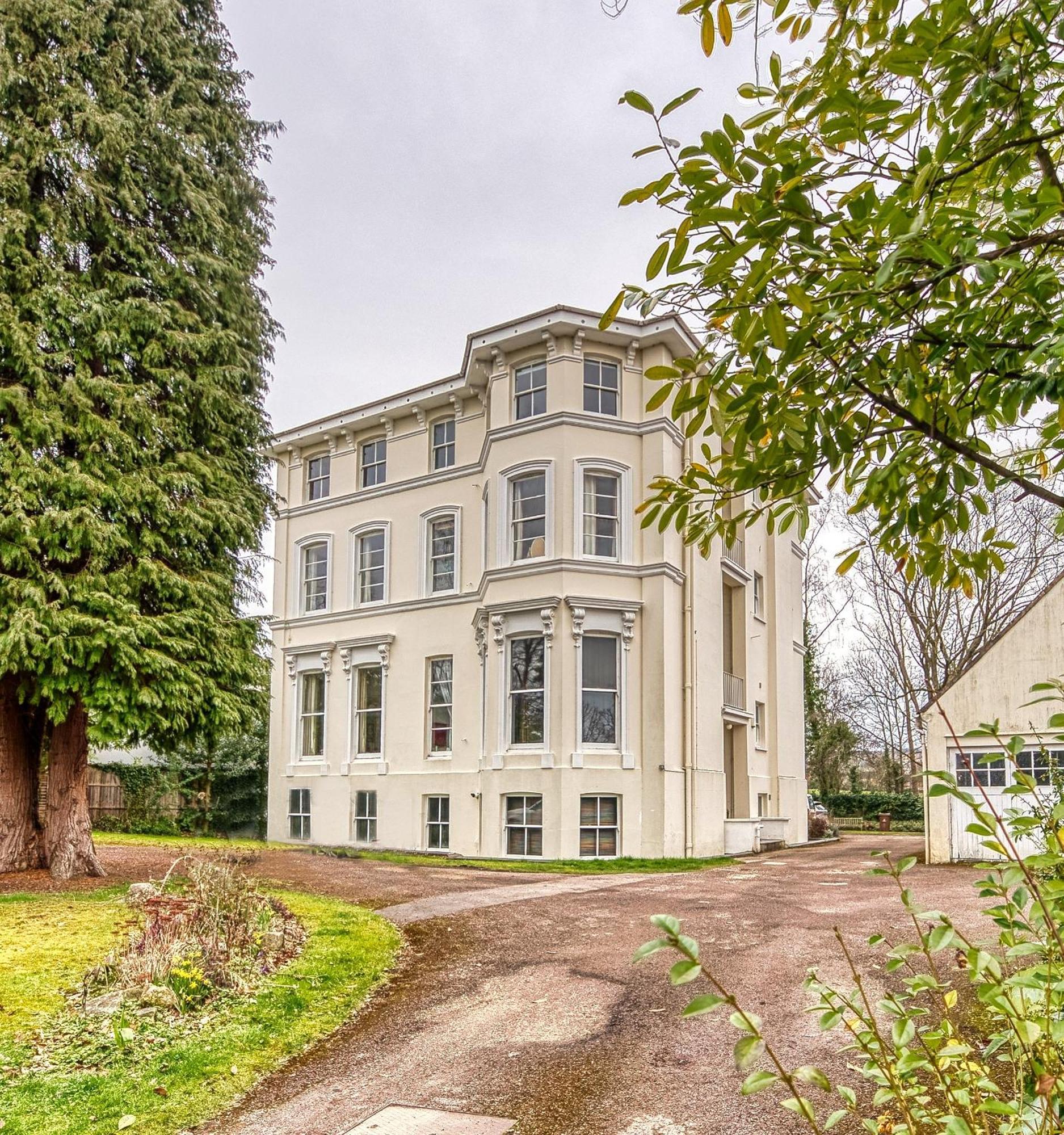 2 Bedroom Stylish Spacious Apt, Sleeps 6, Central Cheltenham, With Free Parking - By Blue Puffin Stays Extérieur photo