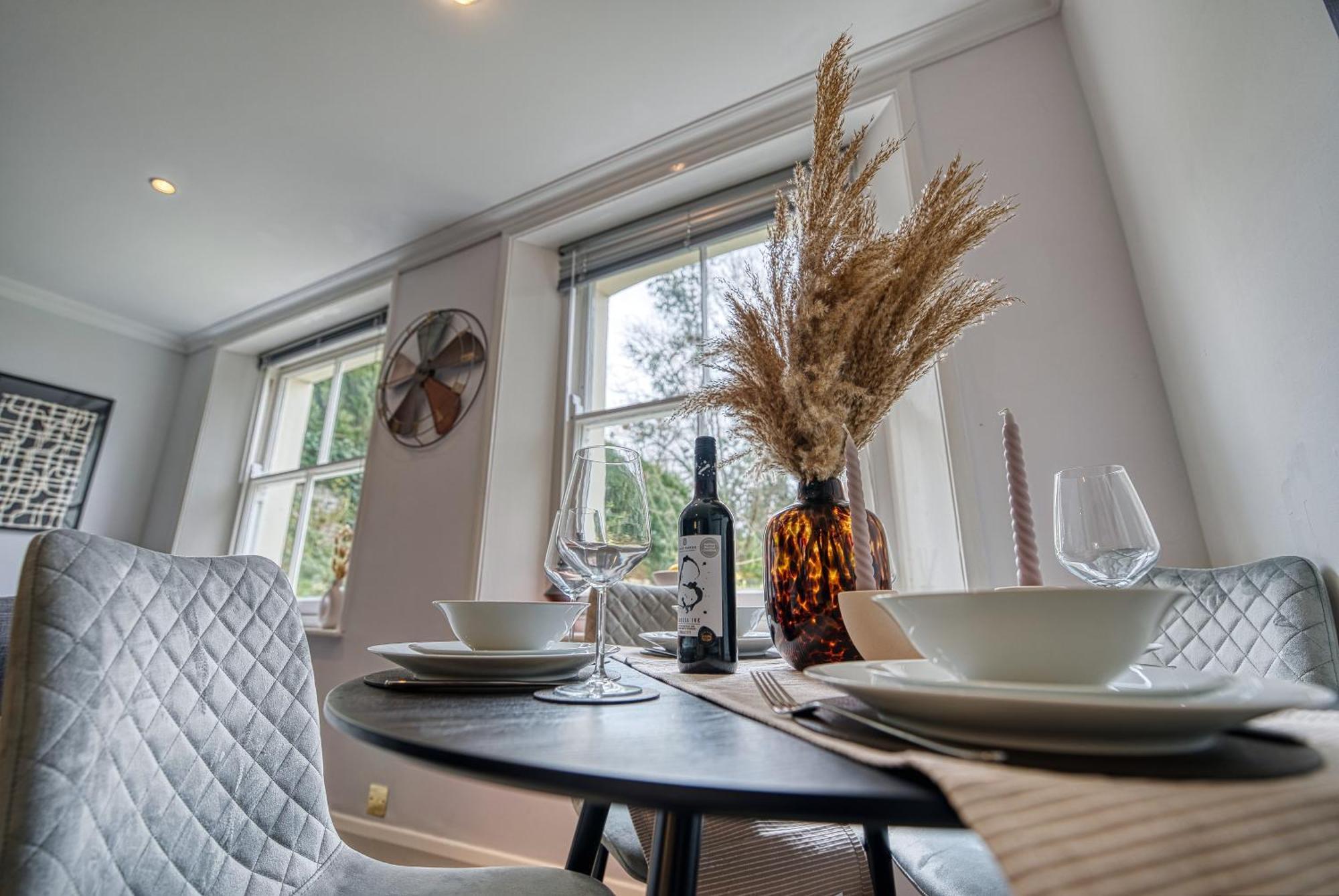 2 Bedroom Stylish Spacious Apt, Sleeps 6, Central Cheltenham, With Free Parking - By Blue Puffin Stays Extérieur photo