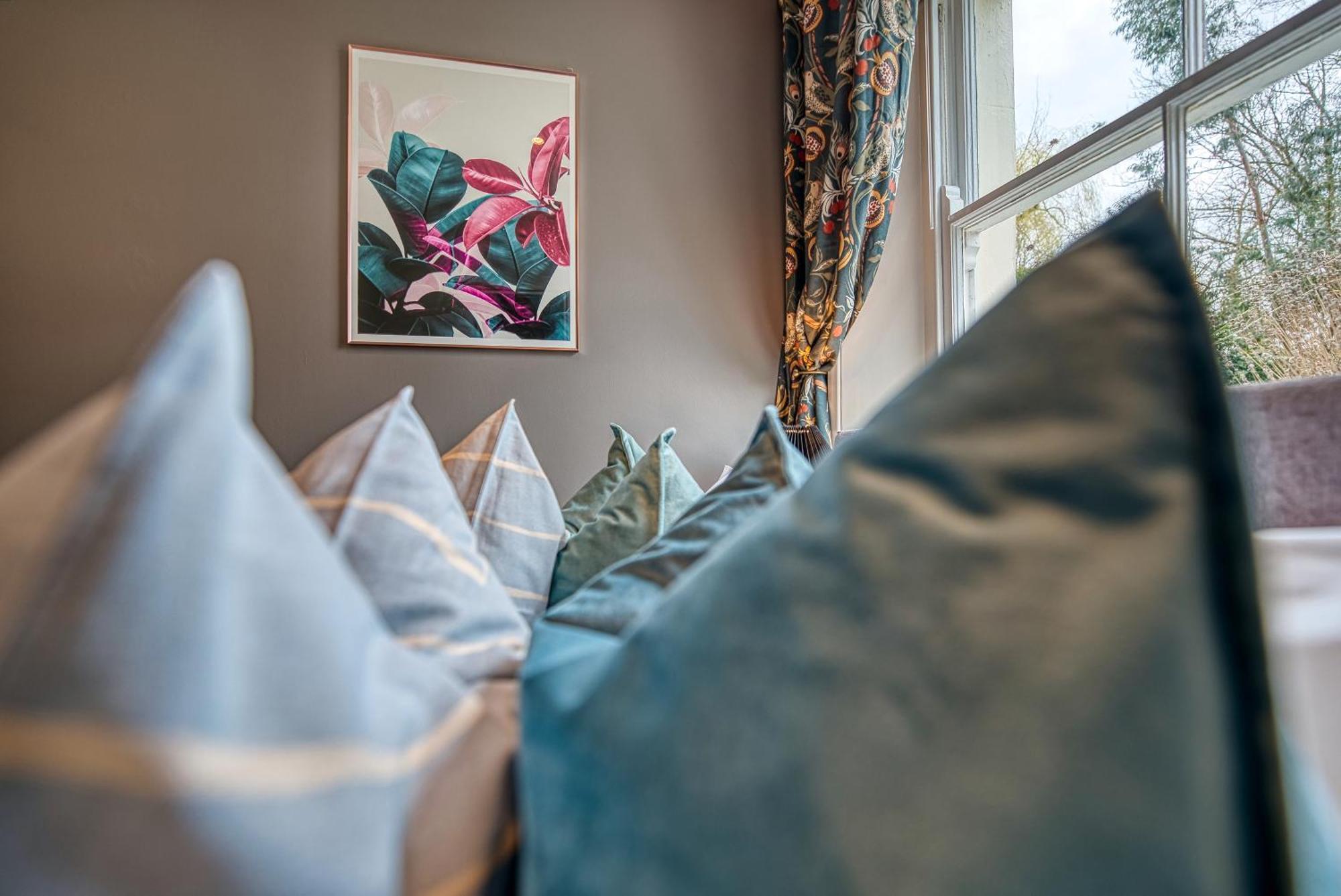 2 Bedroom Stylish Spacious Apt, Sleeps 6, Central Cheltenham, With Free Parking - By Blue Puffin Stays Extérieur photo