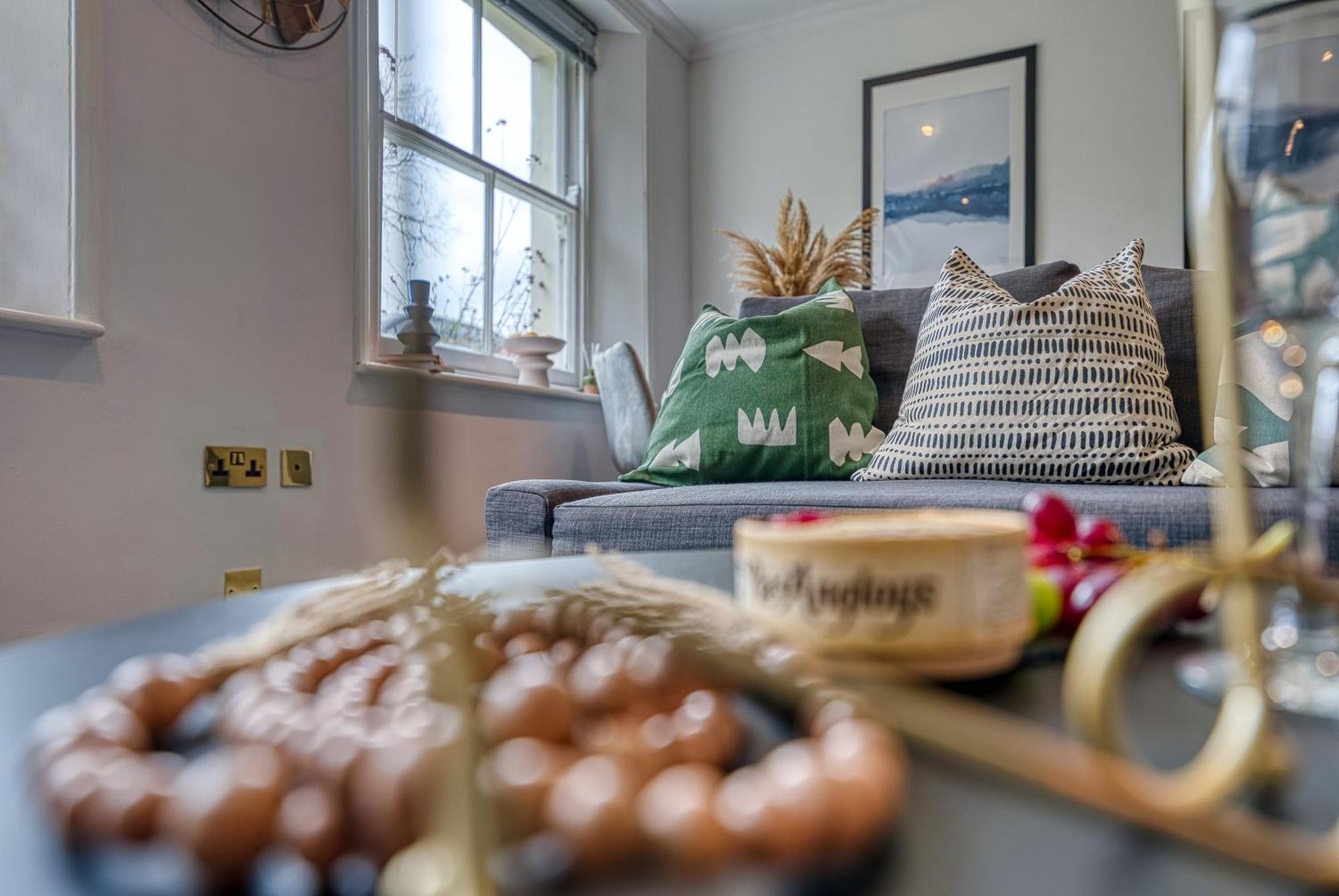 2 Bedroom Stylish Spacious Apt, Sleeps 6, Central Cheltenham, With Free Parking - By Blue Puffin Stays Extérieur photo