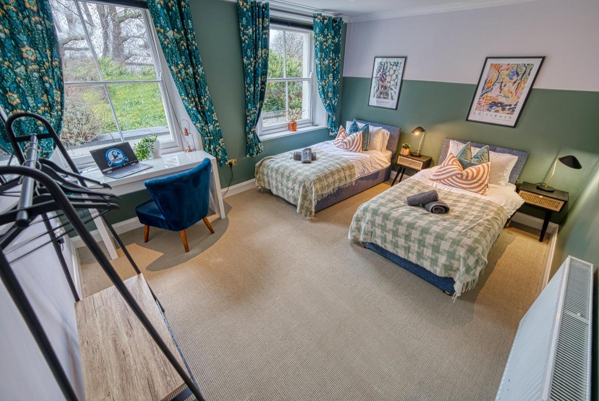 2 Bedroom Stylish Spacious Apt, Sleeps 6, Central Cheltenham, With Free Parking - By Blue Puffin Stays Extérieur photo