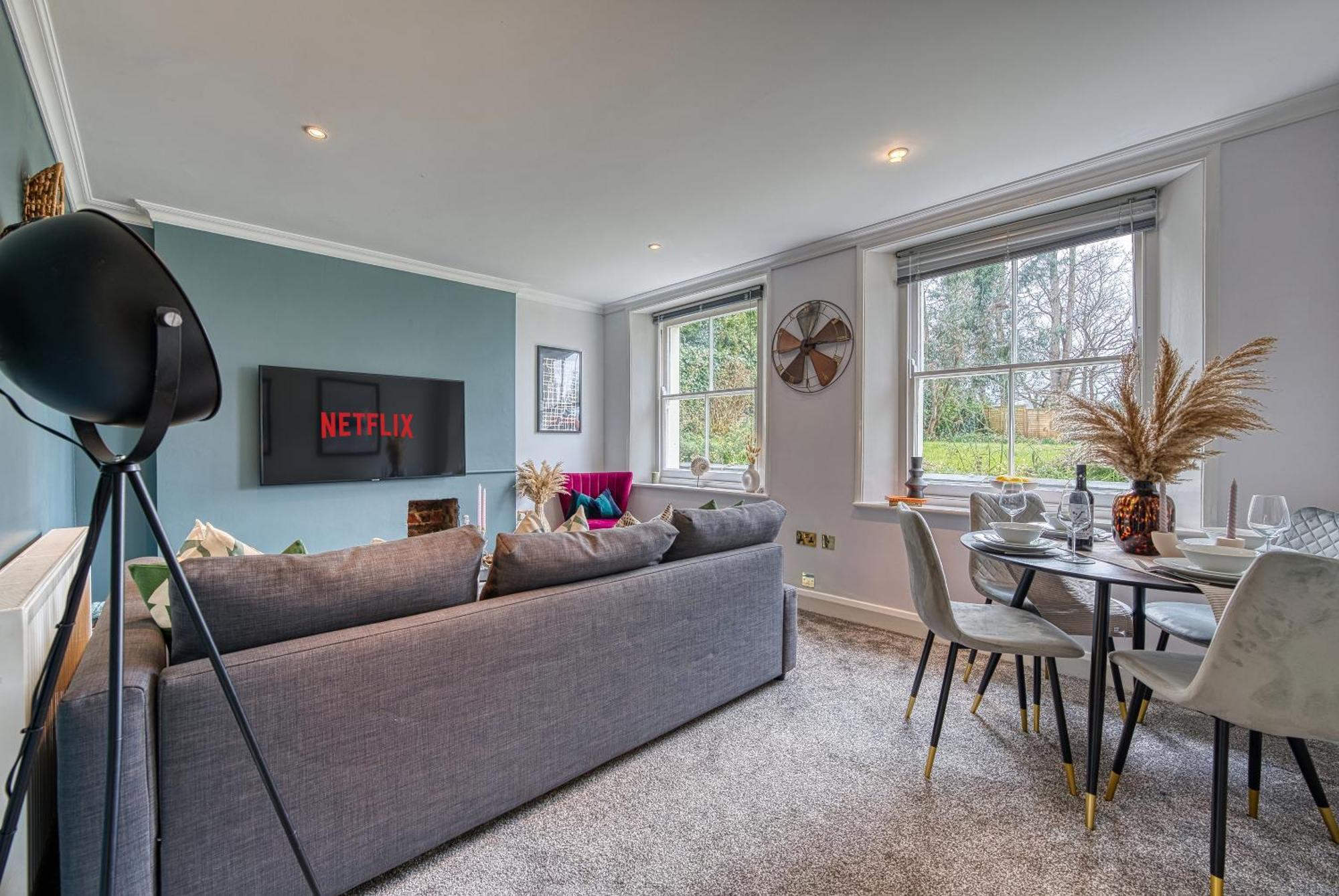 2 Bedroom Stylish Spacious Apt, Sleeps 6, Central Cheltenham, With Free Parking - By Blue Puffin Stays Extérieur photo